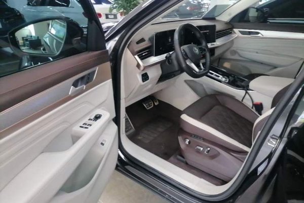 Volkswagen Tavendor 2023, 11600 км, за 28305 USD