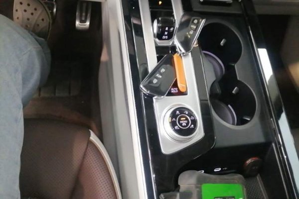 Volkswagen Tavendor 2023, 11600 км, за 28305 USD