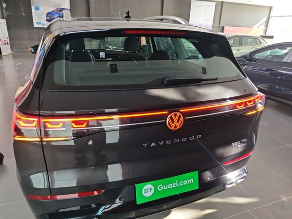 Volkswagen Tavendor 2023, 1400 км, за 29313 USD