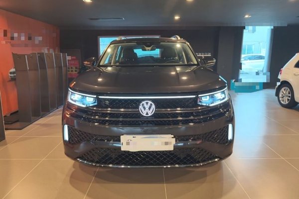 Volkswagen Tavendor 2023, 2400 км, за 29710 USD