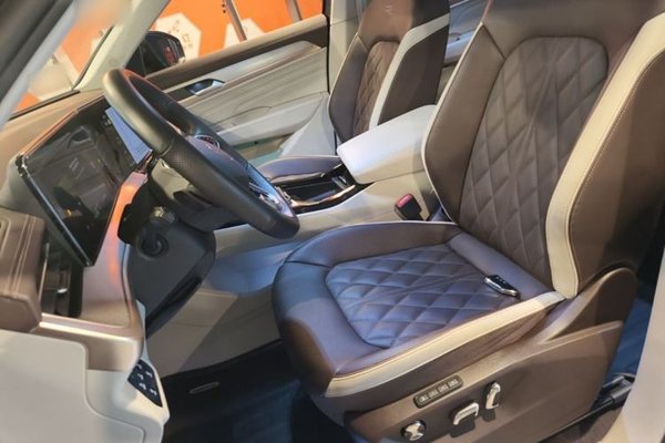 Volkswagen Tavendor 2023, 2400 км, за 29710 USD - фото 18