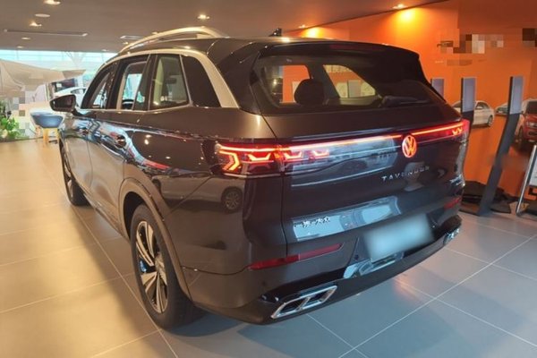 Volkswagen Tavendor 2023, 2400 км, за 29710 USD