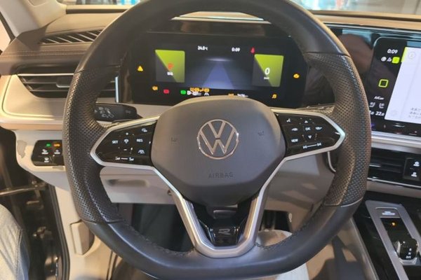 Volkswagen Tavendor 2023, 2400 км, за 29710 USD - фото 14