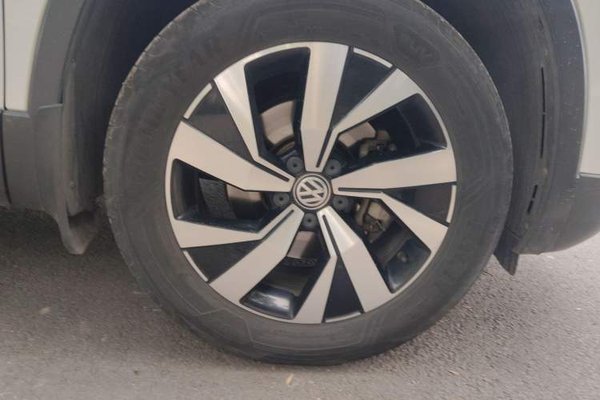 Volkswagen Tayron 2019, 64000 км, за 12946 USD