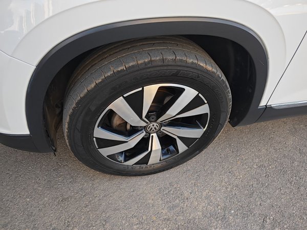 Volkswagen Tayron 2020, 61800 км, за 14256 USD