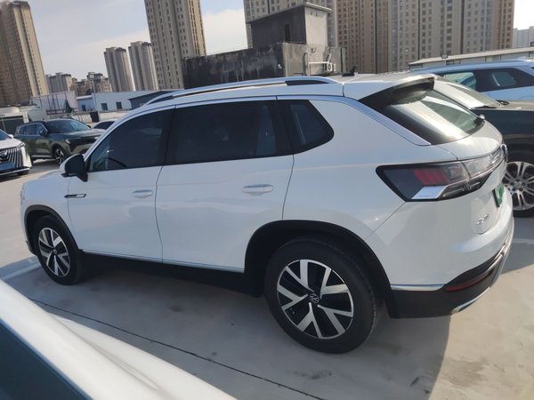 Volkswagen Tayron 2023, 106600 км, за 18002 USD