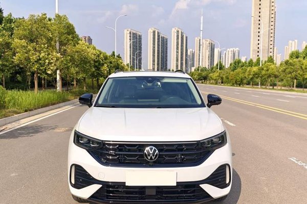 Volkswagen Tayron 2023, 12400 км, за 21503 USD