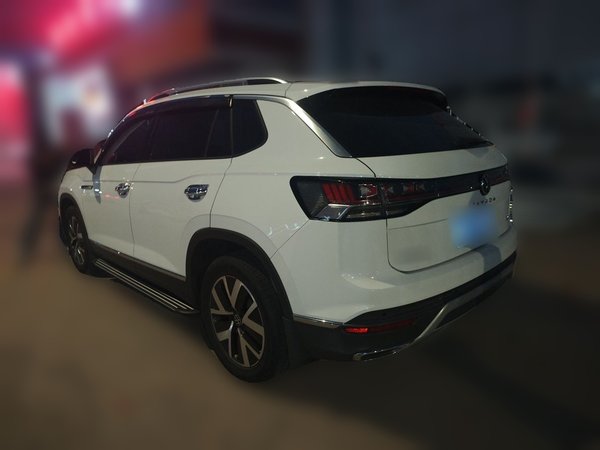 Volkswagen Tayron 2023, 12800 км, за 17881 USD