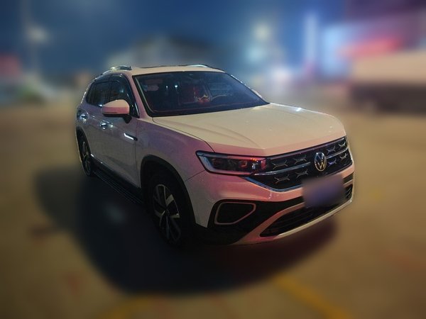 Volkswagen Tayron 2023, 12800 км, за 17881 USD