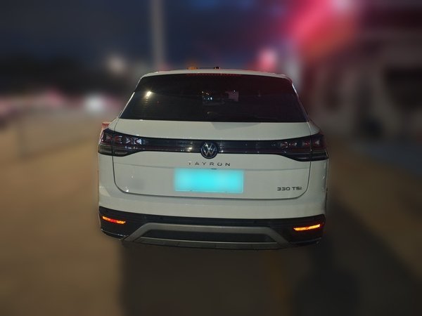 Volkswagen Tayron 2023, 12800 км, за 17881 USD