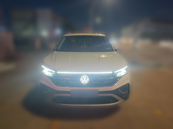 Volkswagen Tayron 2023, 12800 км, за 17881 USD
