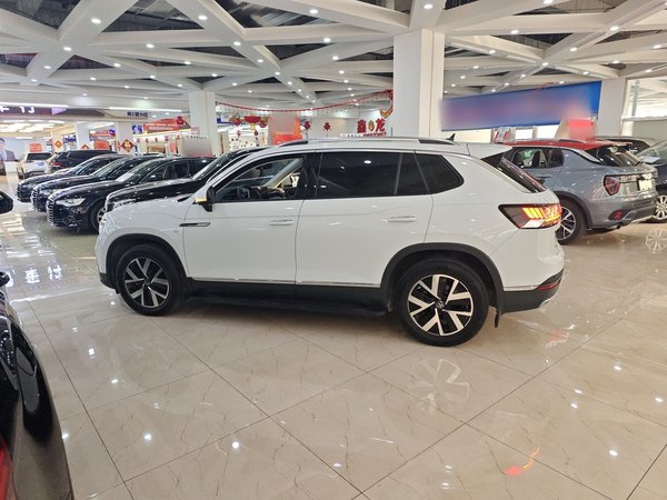 Volkswagen Tayron 2023, 47700 км, за 20471 USD