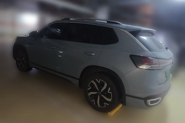 Volkswagen Tayron GTE Plug-in Hybrid 2023, 68900 км, за 14358 USD