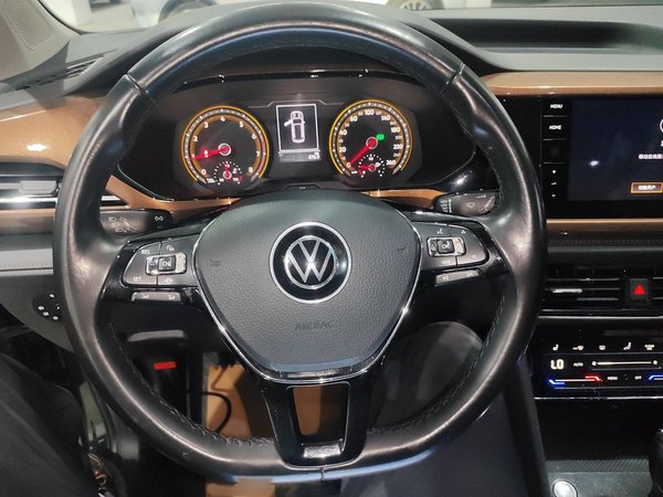 Volkswagen Tharu 2021 280TSI Two-Wheel-Drive Luxury Plus Edition, 2021 года