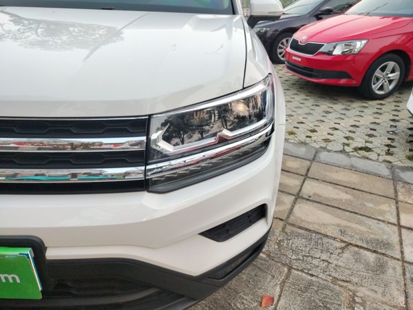 Volkswagen Tharu 2021 280TSI Two-Wheel-Drive Luxury Plus Edition, 2021 года
