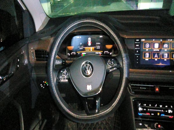 Volkswagen Tharu 2022 280TSI Two-Wheel-Drive Luxury Edition, 2022 года