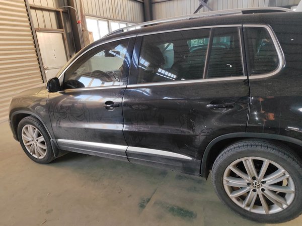 Volkswagen Tiguan 2012, 243000 км, за 4899 USD