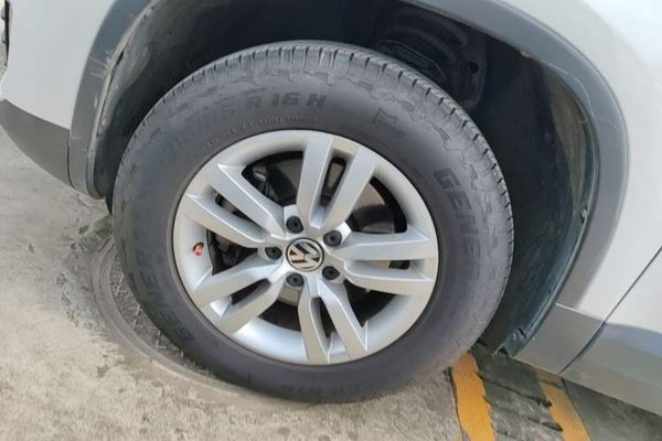 Volkswagen Tiguan 2013, 153600 км, за 5882 USD - фото 10