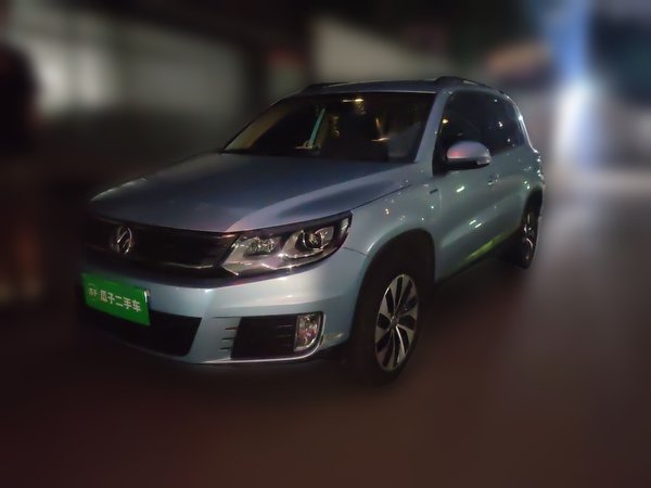 Volkswagen Tiguan · 2015 год