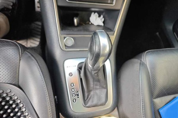 Volkswagen Tiguan 2015, 105600 км, за 7528 USD - фото 11