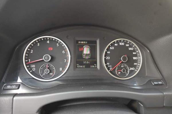 Volkswagen Tiguan 2015, 105600 км, за 7528 USD - фото 8
