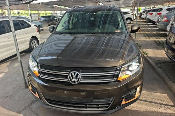 Volkswagen Tiguan 2015, 114000 км, за 8490 USD