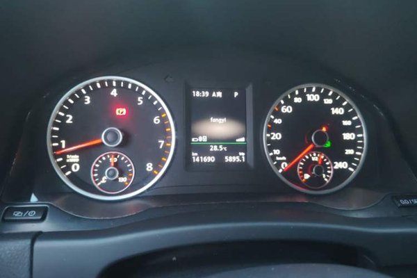 Volkswagen Tiguan 2015, 141700 км, за 5708 USD - фото 12