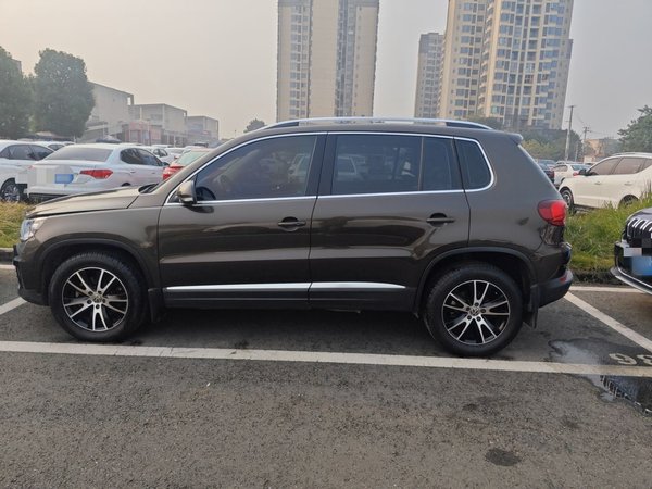 Volkswagen Tiguan 2015, 160300 км, за 7161 USD