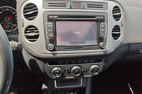 Volkswagen Tiguan 2015, 98500 км, за 9186 USD - фото 12