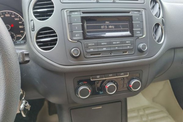 Volkswagen Tiguan 2015, 46100 км, за 7876 USD - фото 12