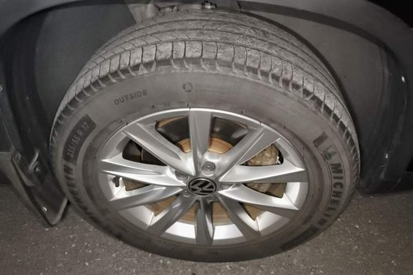 Volkswagen Tiguan 2015, 63400 км, за 7055 USD - фото 8