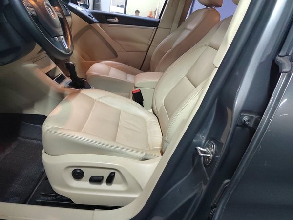 Volkswagen Tiguan L 2015, 134300 км, за 8255 USD - фото 16