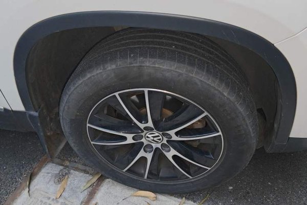 Volkswagen Tiguan 2015, 101199 км, за 7049 USD - фото 14