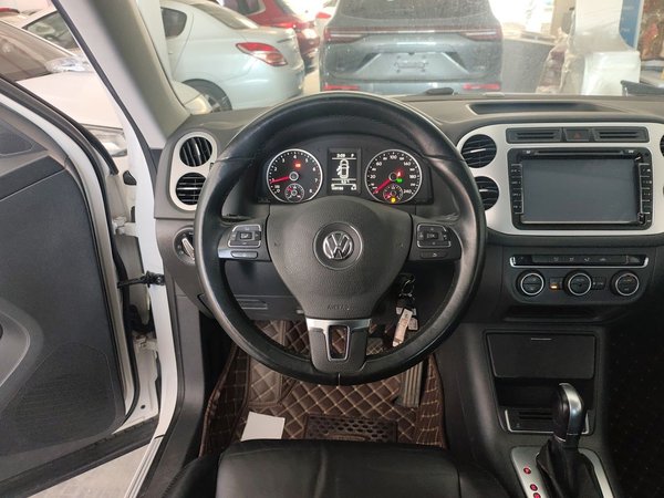 Volkswagen Tiguan L 2015, 169100 км, за 8103 USD - фото 12