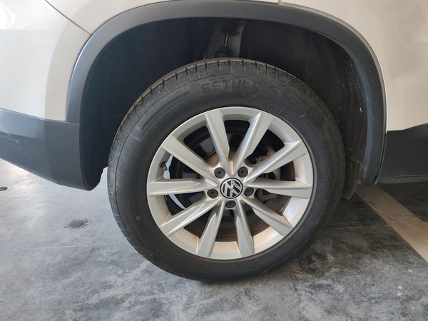 Volkswagen Tiguan L 2015, 169100 км, за 8103 USD - фото 10