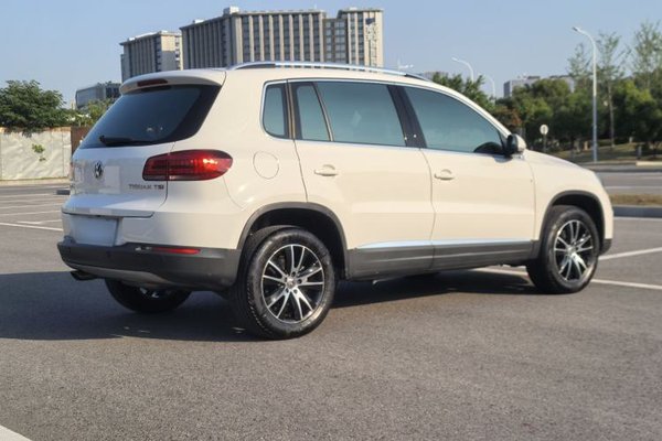 Volkswagen Tiguan 2015, 63300 км, за 8989 USD