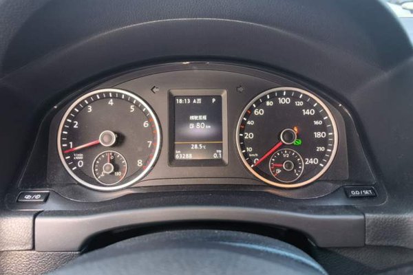 Volkswagen Tiguan 2015, 63300 км, за 8989 USD - фото 8