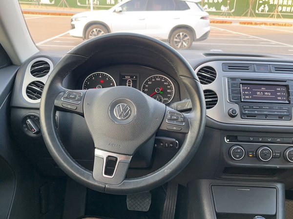 Volkswagen Tiguan L 2015, 90400 км, за 8110 USD - фото 19