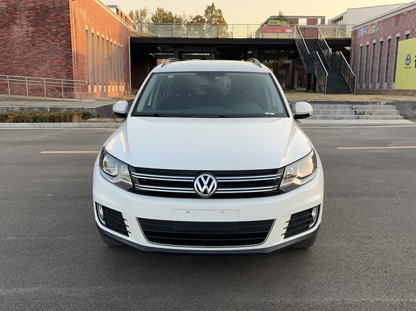 Volkswagen Tiguan L 2015, 90400 км, за 8110 USD