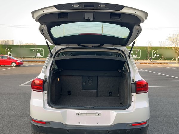 Volkswagen Tiguan L 2015, 90400 км, за 8110 USD - фото 16