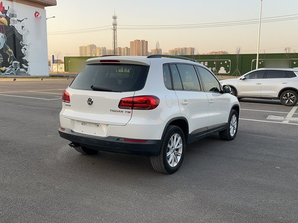 Volkswagen Tiguan L 2015, 90400 км, за 8110 USD