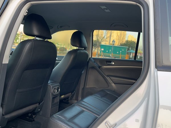 Volkswagen Tiguan L 2015, 90400 км, за 8110 USD - фото 17