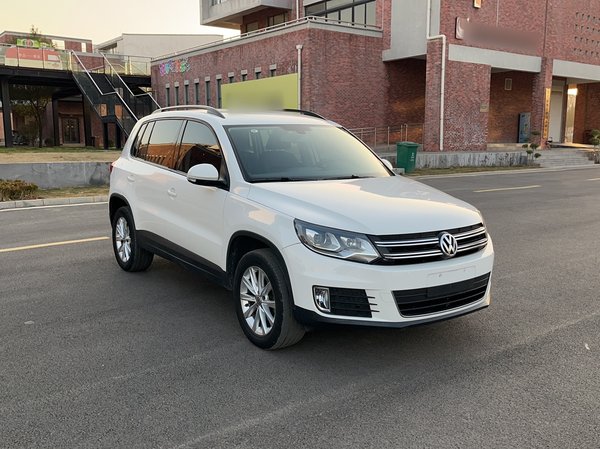 Volkswagen Tiguan L 2015, 90400 км, за 8110 USD