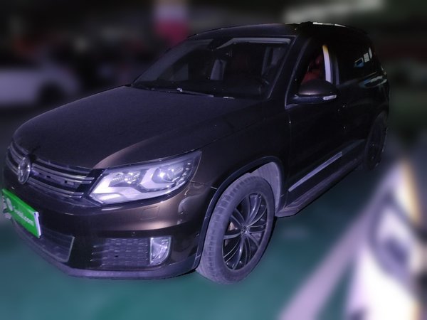 Volkswagen Tiguan · 2015 год
