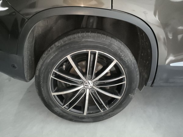 Volkswagen Tiguan 2015, 171100 км, за 7495 USD