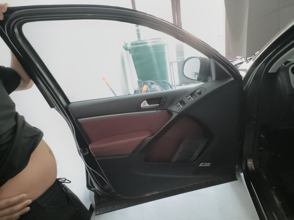 Volkswagen Tiguan 2015, 171100 км, за 7495 USD - фото 25