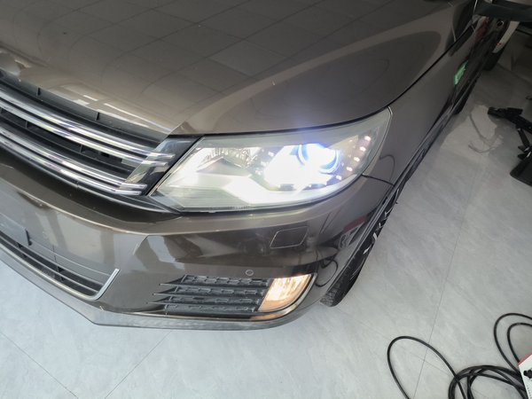 Volkswagen Tiguan 2015 2.0 TSI Automatic All-Wheel Drive Flagship Edition, 2015 года