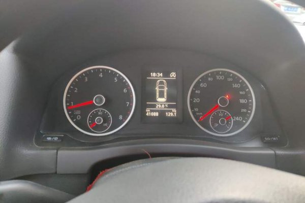Volkswagen Tiguan 2016, 41100 км, за 7021 USD - фото 8