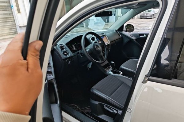 Volkswagen Tiguan 2016, 60800 км, за 10004 USD - фото 19