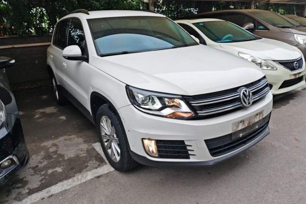 Volkswagen Tiguan 2016, 60800 км, за 10004 USD